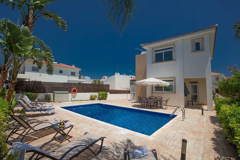 Stellen Sie sich vor, Sie und Ihre Familie mieten diese Luxusvilla nur wenige Minuten vom Strand entfernt, Protaras Villa 1504, Protaras, Cyprus
