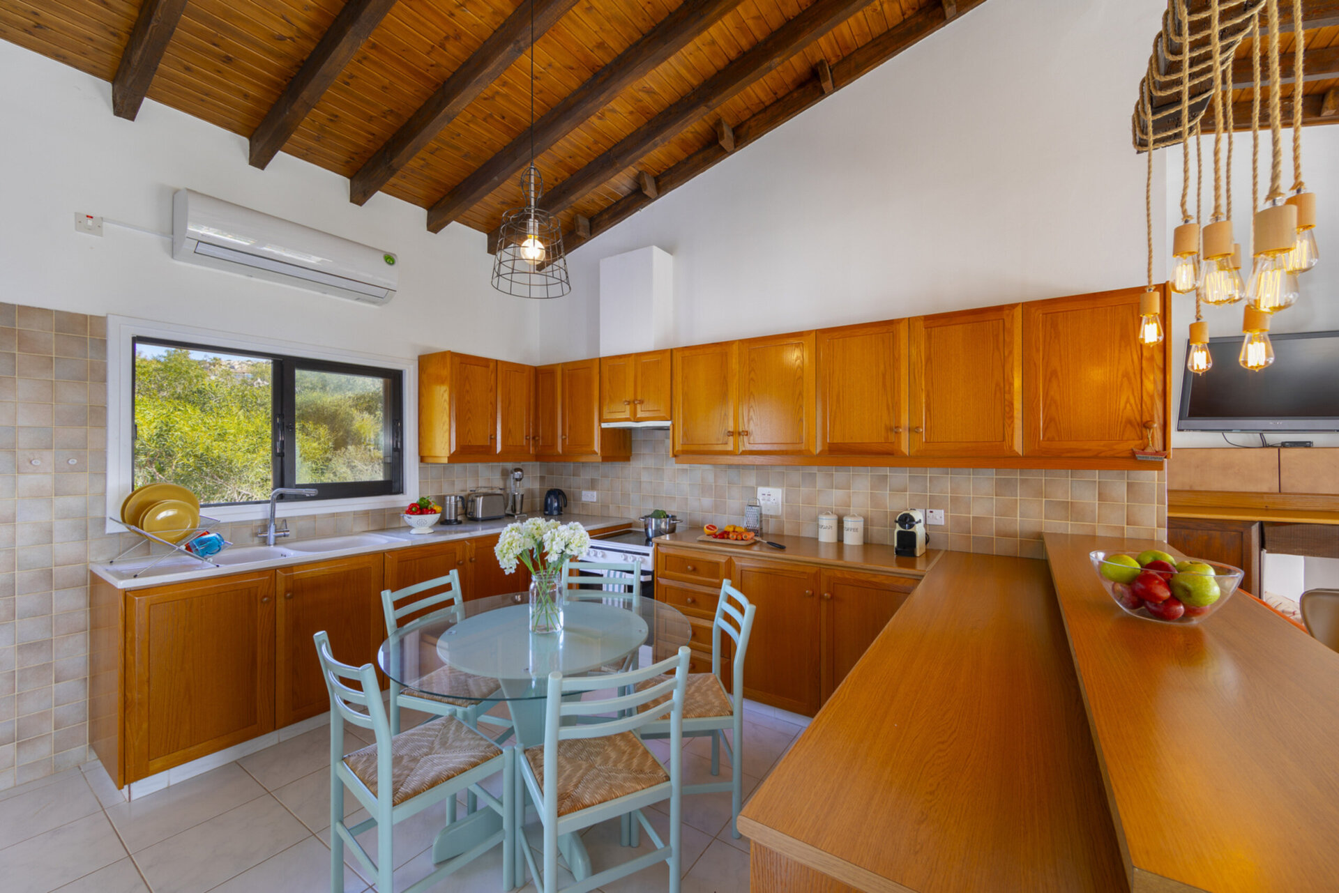 Stellen Sie sich vor, Ihre Familie mietet diese luxuriöse Villa im zeitgenössischen Stil in Ayia Napa, Ayia Napa Villa 1371