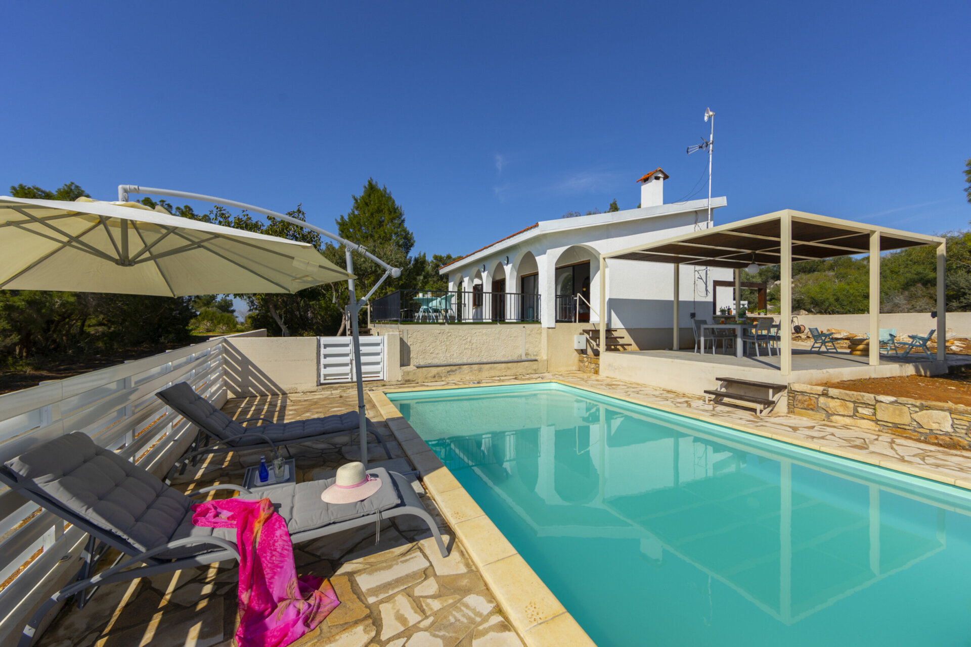 Stellen Sie sich vor, Ihre Familie mietet diese luxuriöse Villa im zeitgenössischen Stil in Ayia Napa, Ayia Napa Villa 1371