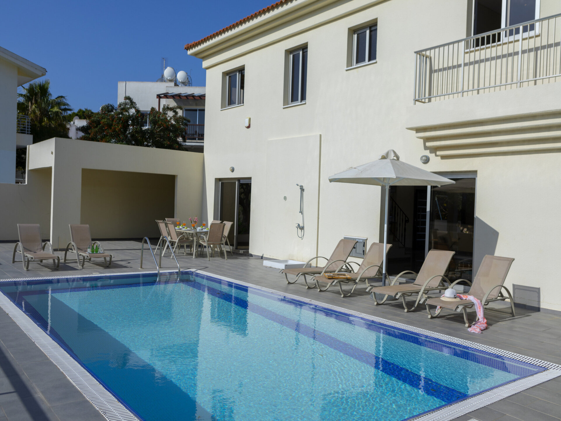 Mieten Sie Ihre 5-Sterne-Villa mit privatem Pool – Protaras Villa 1525