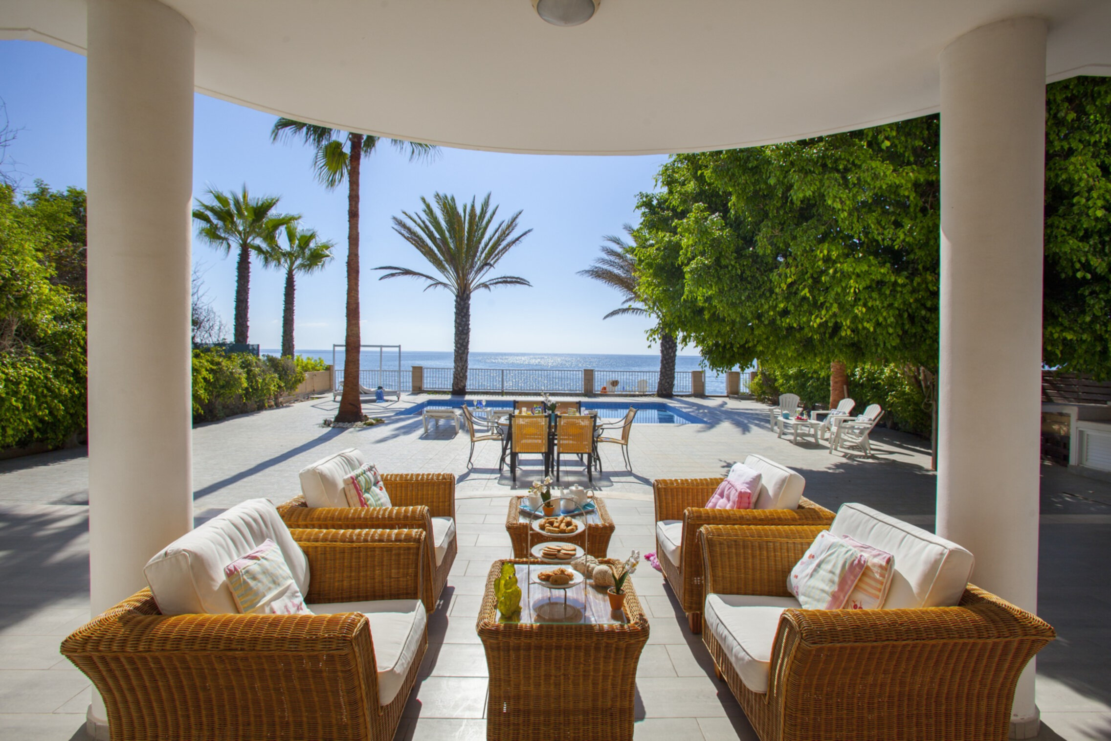 Stellen Sie sich vor, Ihre Familie mietet diese luxuriöse Strandvilla, Larnaca Villa 1399