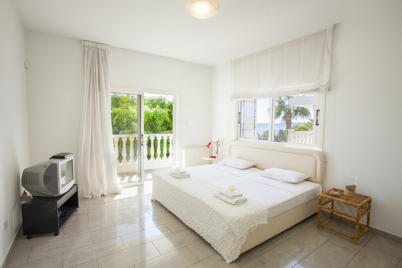 Stellen Sie sich vor, Ihre Familie mietet diese luxuriöse Strandvilla, Larnaca Villa 1399