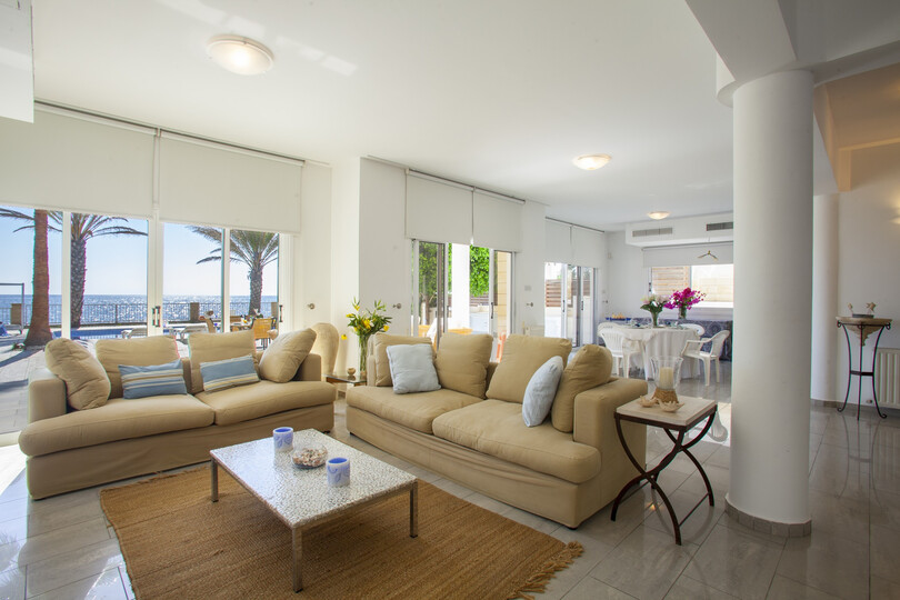Stellen Sie sich vor, Ihre Familie mietet diese luxuriöse Strandvilla, Larnaca Villa 1399