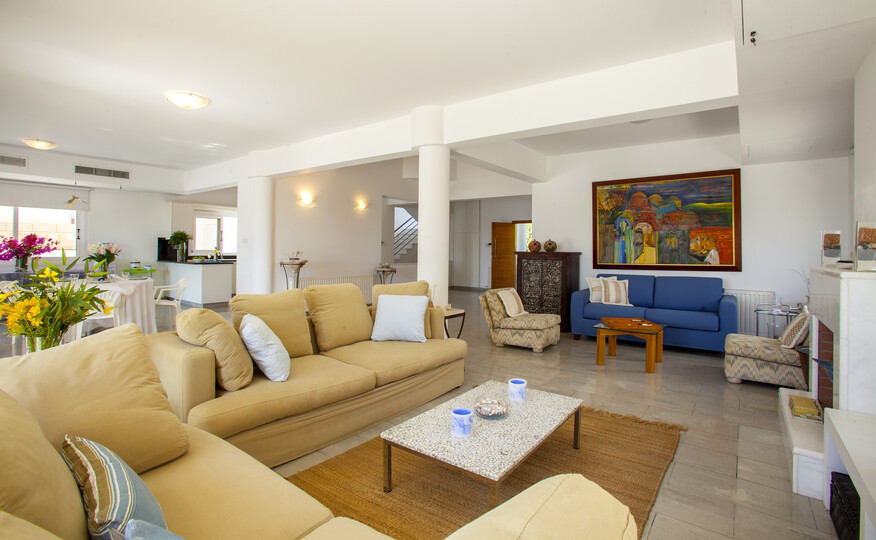 Stellen Sie sich vor, Ihre Familie mietet diese luxuriöse Strandvilla, Larnaca Villa 1399