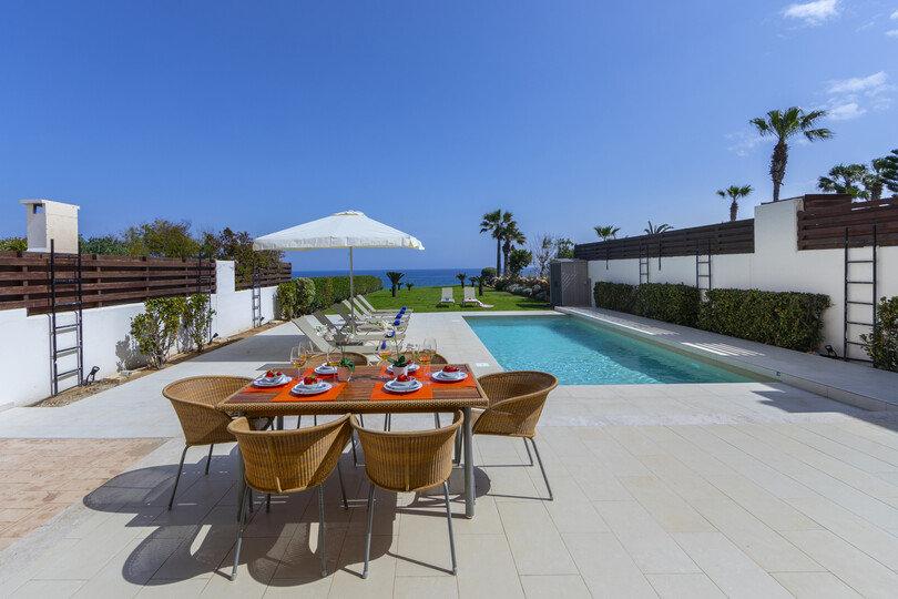 Sie und Ihre Familie werden diese 5-Sterne-Strandvilla, Protaras Villa 1536, lieben