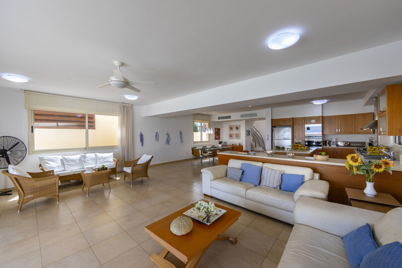 Sie und Ihre Familie werden diese 5-Sterne-Strandvilla, Protaras Villa 1536, lieben