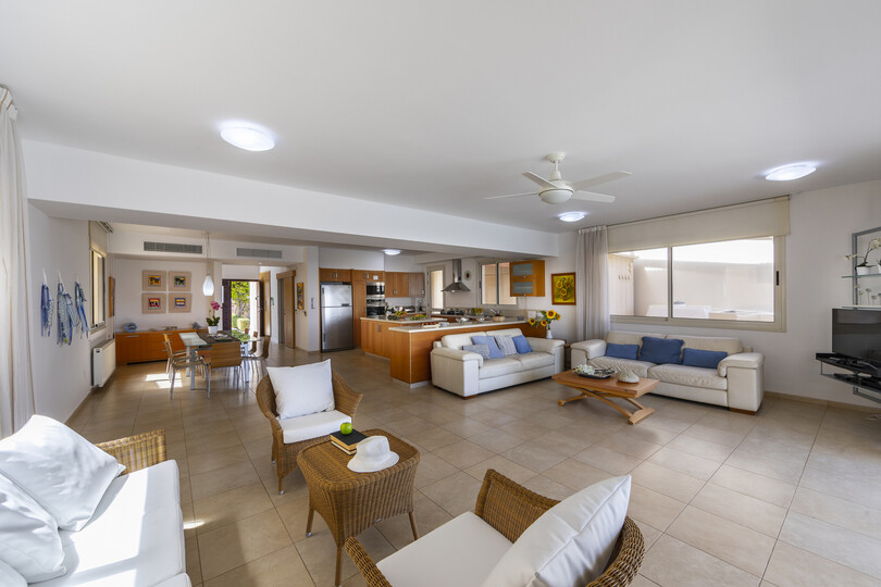 Sie und Ihre Familie werden diese 5-Sterne-Strandvilla, Protaras Villa 1536, lieben