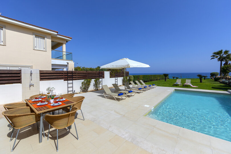 Sie und Ihre Familie werden diese 5-Sterne-Strandvilla, Protaras Villa 1536, lieben