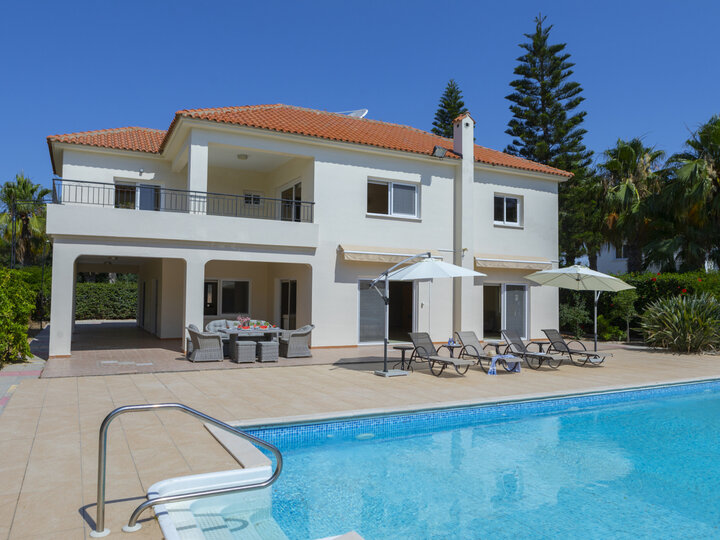 Sie und Ihre Familie werden diese Strandvilla, Larnaca Villa 1400, lieben