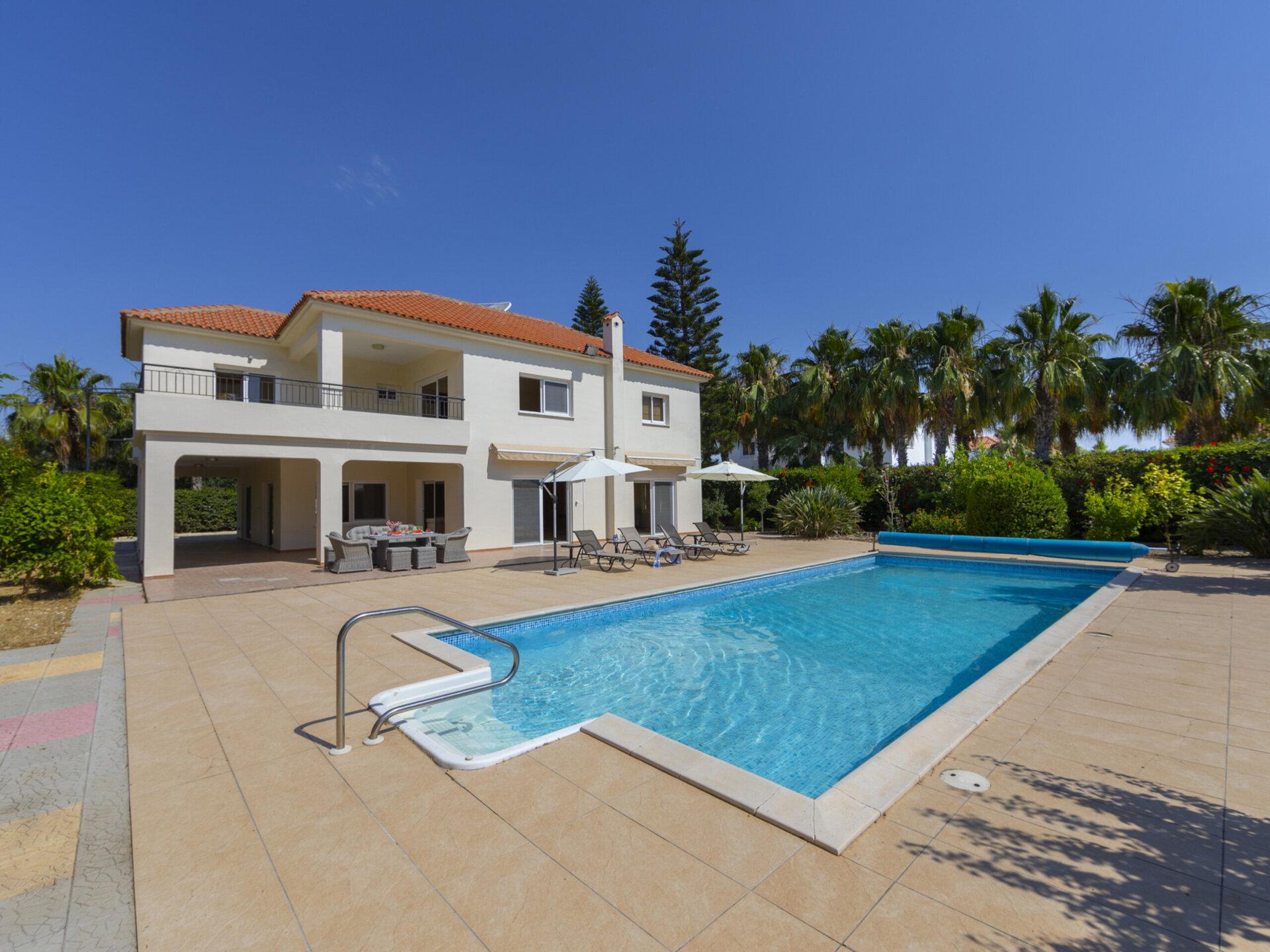 Sie und Ihre Familie werden diese Strandvilla, Larnaca Villa 1400, lieben