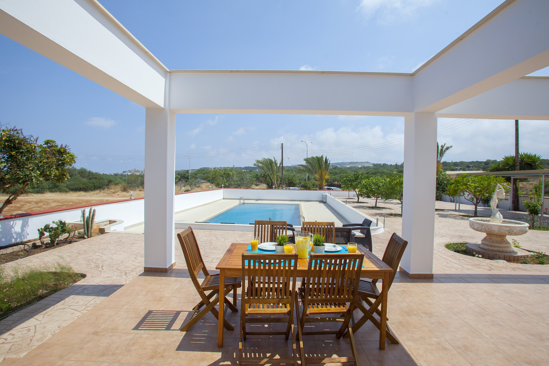 Stellen Sie sich vor, Ihre Familie mietet diese Luxusvilla mit großem privaten Pool, Protaras Villa 1543