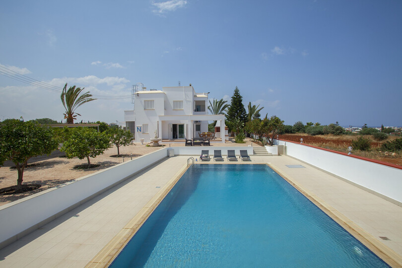Stellen Sie sich vor, Ihre Familie mietet diese Luxusvilla mit großem privaten Pool, Protaras Villa 1543