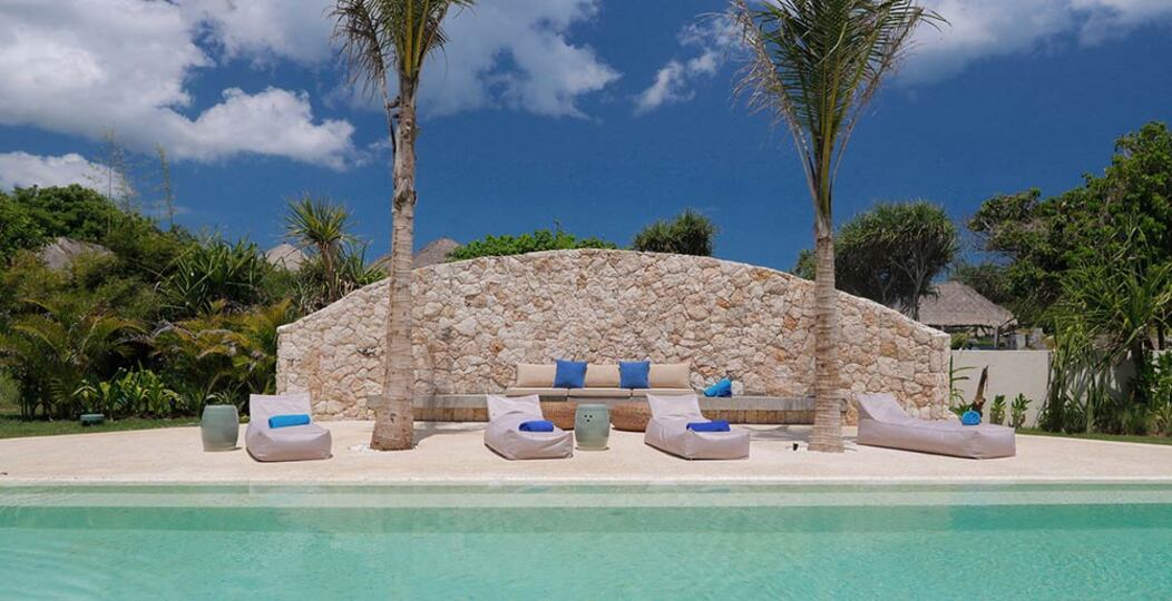 Ihre Familie wird den exklusiven balinesischen Service in Ihrer privaten Villa in Nusa Lembongan, Bali Villa 2126, lieben