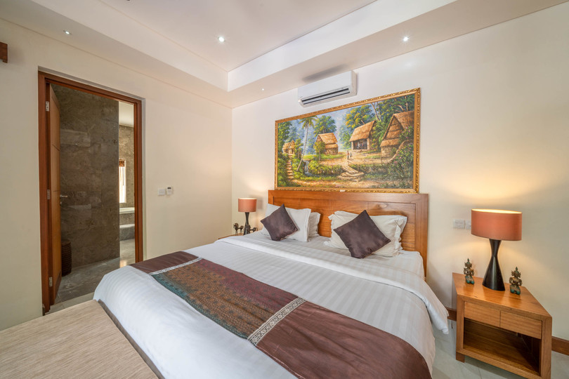 Stellen Sie sich vor, Ihre Familie mietet eine luxuriöse Ferienvilla mit 3 Schlafzimmern in der Nähe von Kabupaten Badung Double Six Beach, Bali Villa 2105