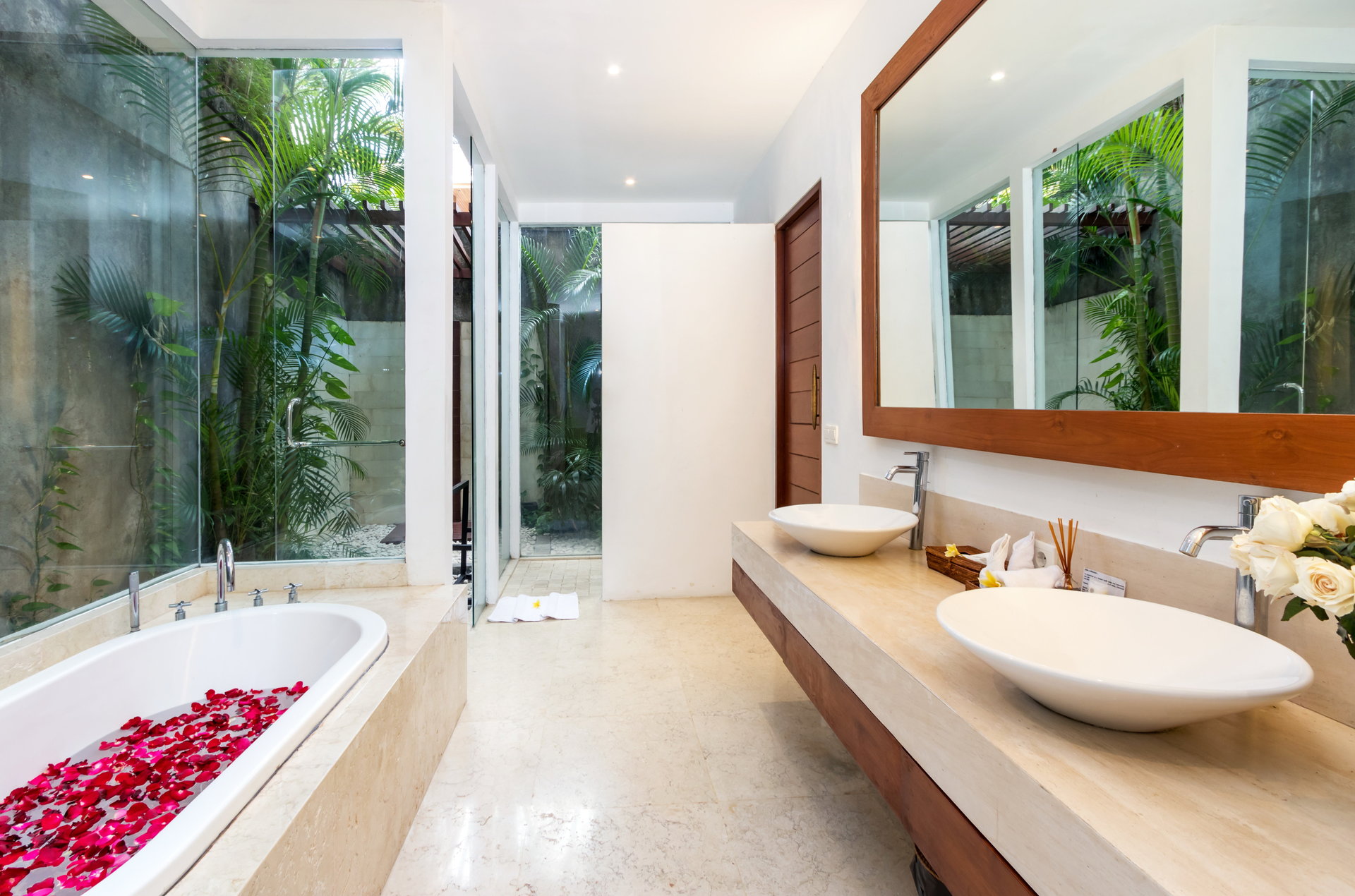 Der komplette Leitfaden zur Anmietung Ihrer exklusiven Ferienvilla in Kabupaten Badung mit privatem Pool und vollem Personal, Bali Villa 2113
