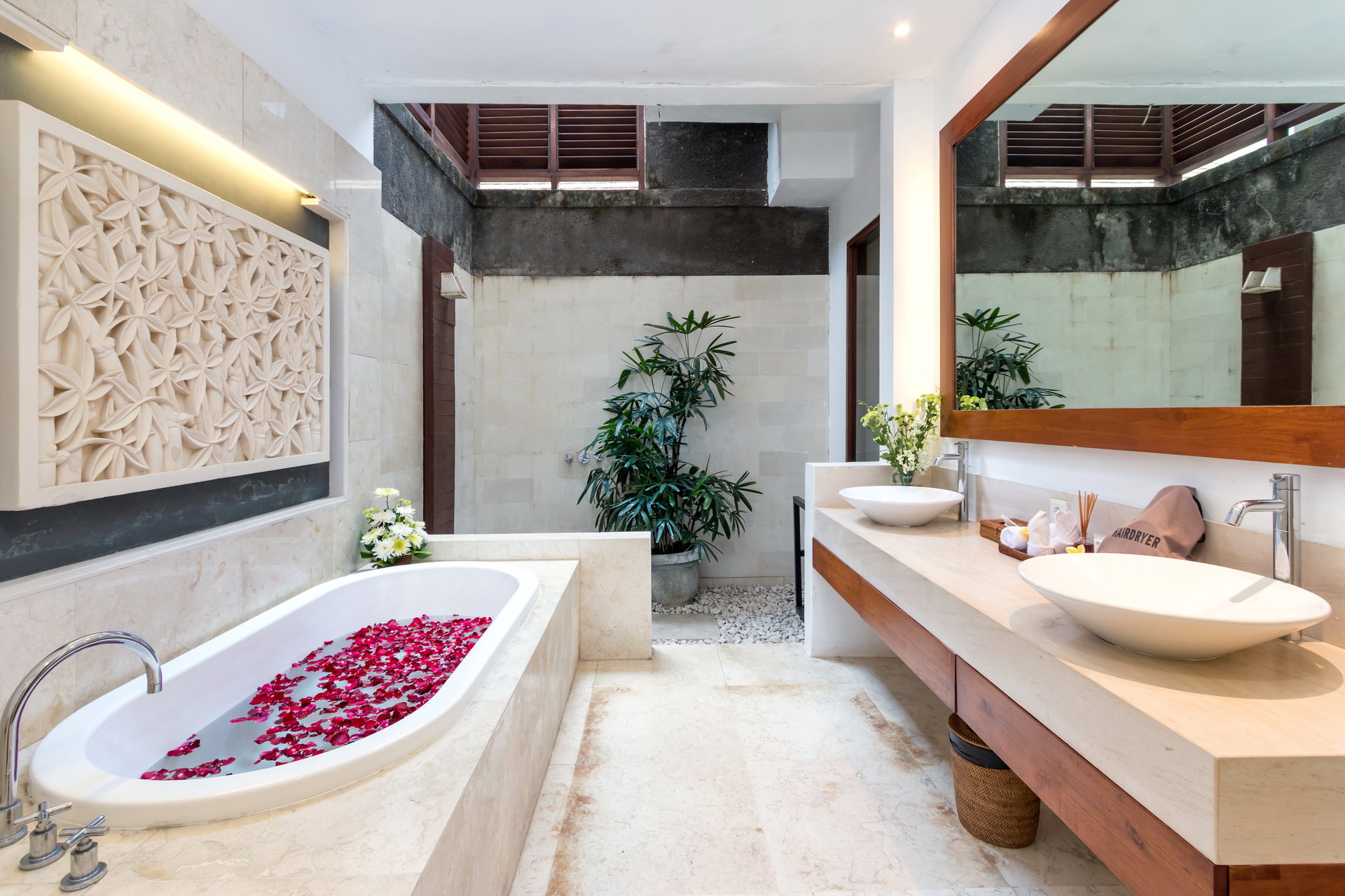 Der komplette Leitfaden zur Anmietung Ihrer exklusiven Ferienvilla in Kabupaten Badung mit privatem Pool und vollem Personal, Bali Villa 2113