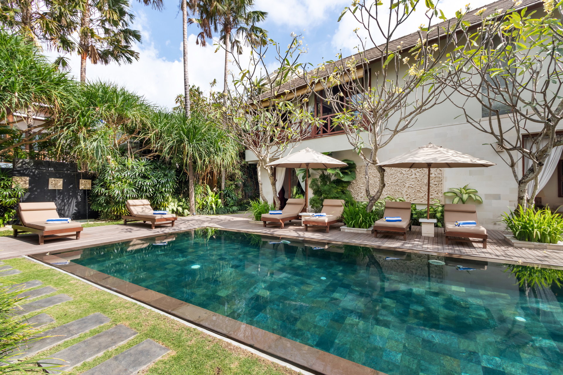Der komplette Leitfaden zur Anmietung Ihrer exklusiven Ferienvilla in Kabupaten Badung mit privatem Pool und vollem Personal, Bali Villa 2113
