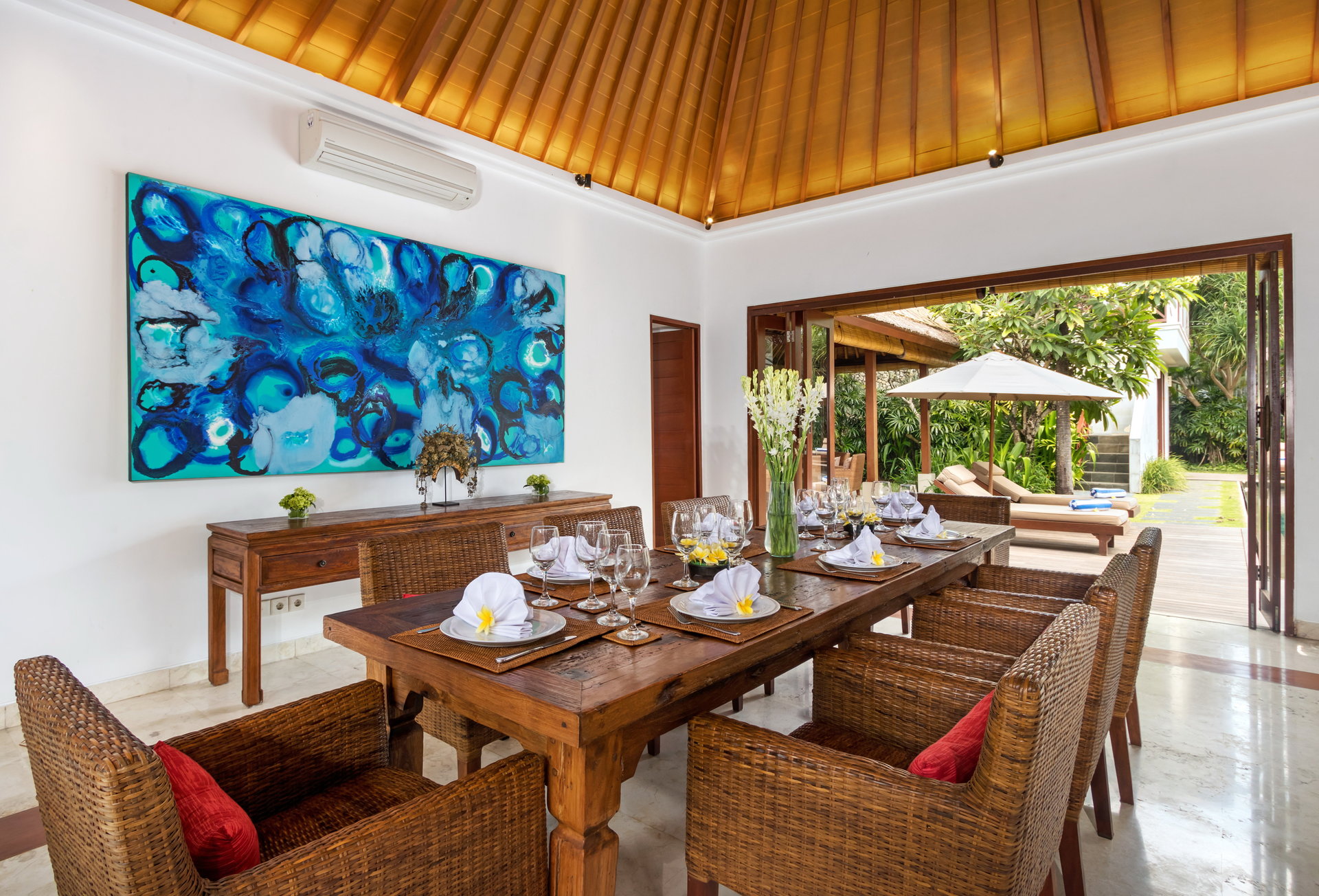 Der komplette Leitfaden zur Anmietung Ihrer exklusiven Ferienvilla in Kabupaten Badung mit privatem Pool und vollem Personal, Bali Villa 2113