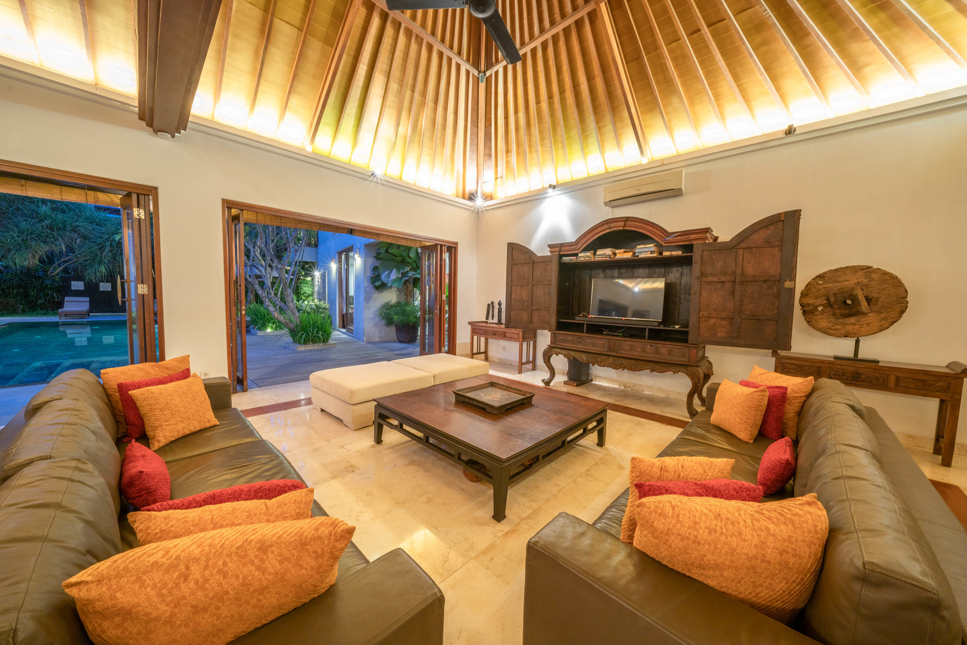 Der komplette Leitfaden zur Anmietung Ihrer exklusiven Ferienvilla in Kabupaten Badung mit privatem Pool und vollem Personal, Bali Villa 2113