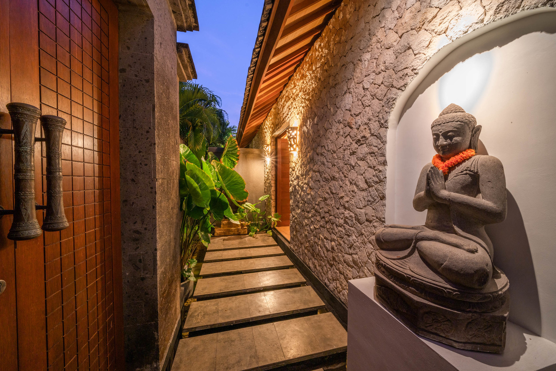 Der komplette Leitfaden zur Anmietung Ihrer exklusiven Ferienvilla in Kabupaten Badung mit privatem Pool und vollem Personal, Bali Villa 2113