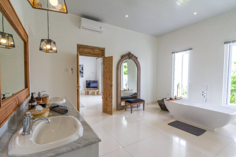 Stellen Sie sich vor, Ihre Familie mietet eine luxuriöse Ferienvilla mit 5 Schlafzimmern und atemberaubendem Meerblick, Bali Villa 2114