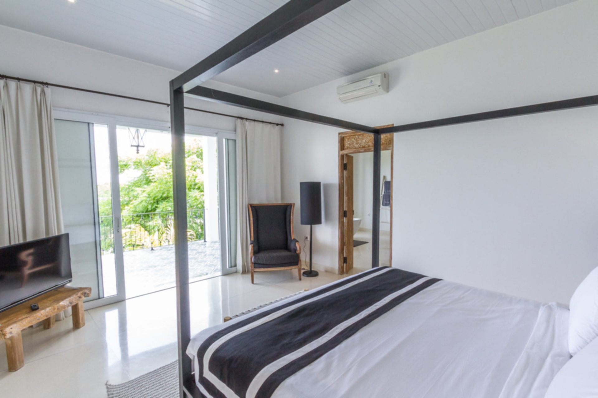 Stellen Sie sich vor, Ihre Familie mietet eine luxuriöse Ferienvilla mit 5 Schlafzimmern und atemberaubendem Meerblick, Bali Villa 2114