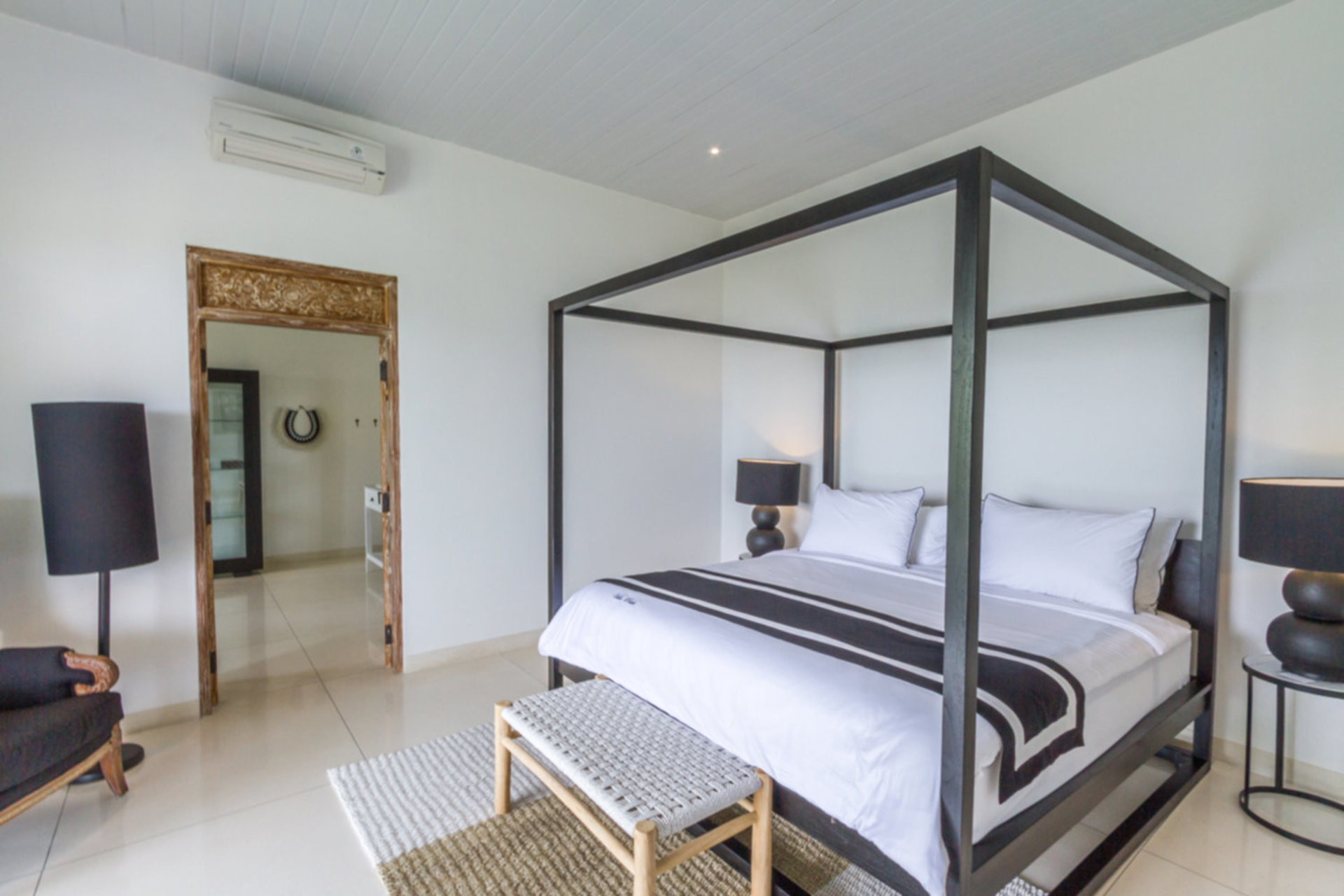 Stellen Sie sich vor, Ihre Familie mietet eine luxuriöse Ferienvilla mit 5 Schlafzimmern und atemberaubendem Meerblick, Bali Villa 2114
