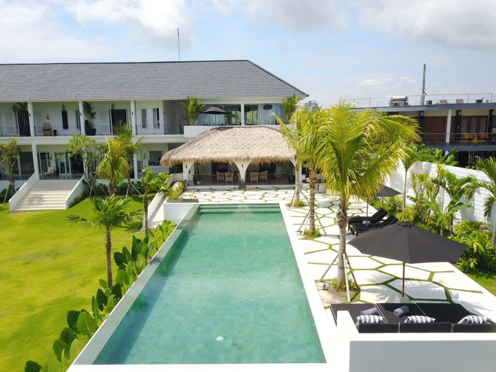 Stellen Sie sich vor, Ihre Familie mietet eine luxuriöse Ferienvilla mit 5 Schlafzimmern und atemberaubendem Meerblick, Bali Villa 2114