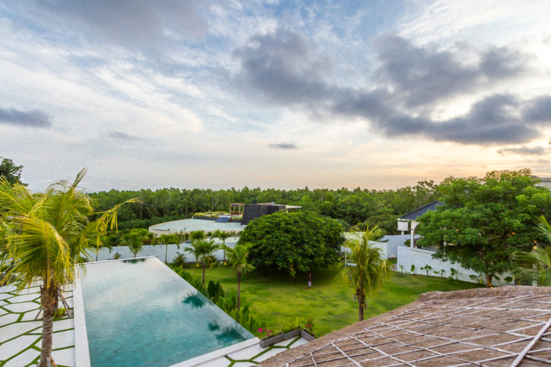 Stellen Sie sich vor, Ihre Familie mietet eine luxuriöse Ferienvilla mit 5 Schlafzimmern und atemberaubendem Meerblick, Bali Villa 2114