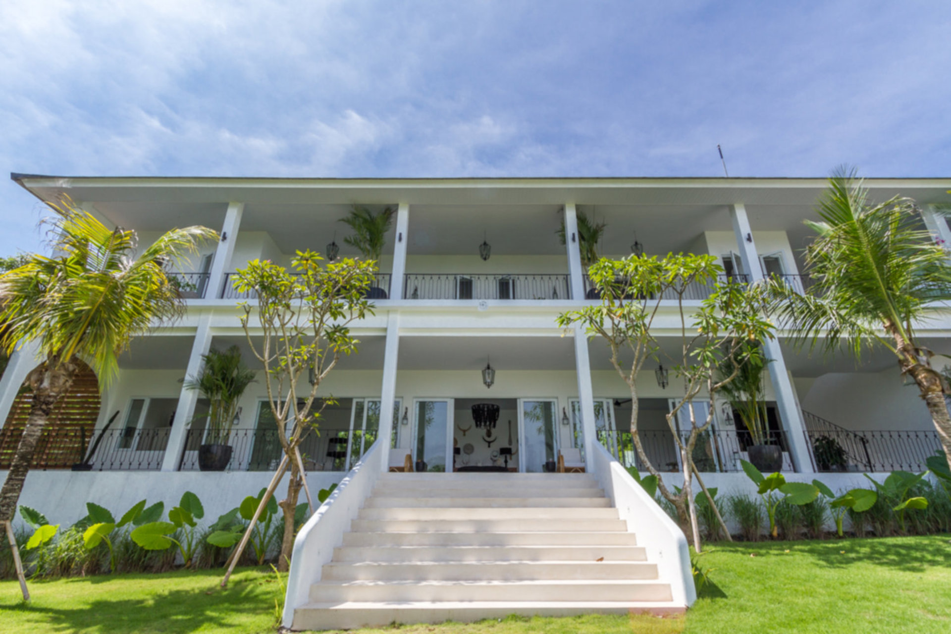 Stellen Sie sich vor, Ihre Familie mietet eine luxuriöse Ferienvilla mit 5 Schlafzimmern und atemberaubendem Meerblick, Bali Villa 2114