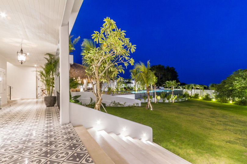 Stellen Sie sich vor, Ihre Familie mietet eine luxuriöse Ferienvilla mit 5 Schlafzimmern und atemberaubendem Meerblick, Bali Villa 2114