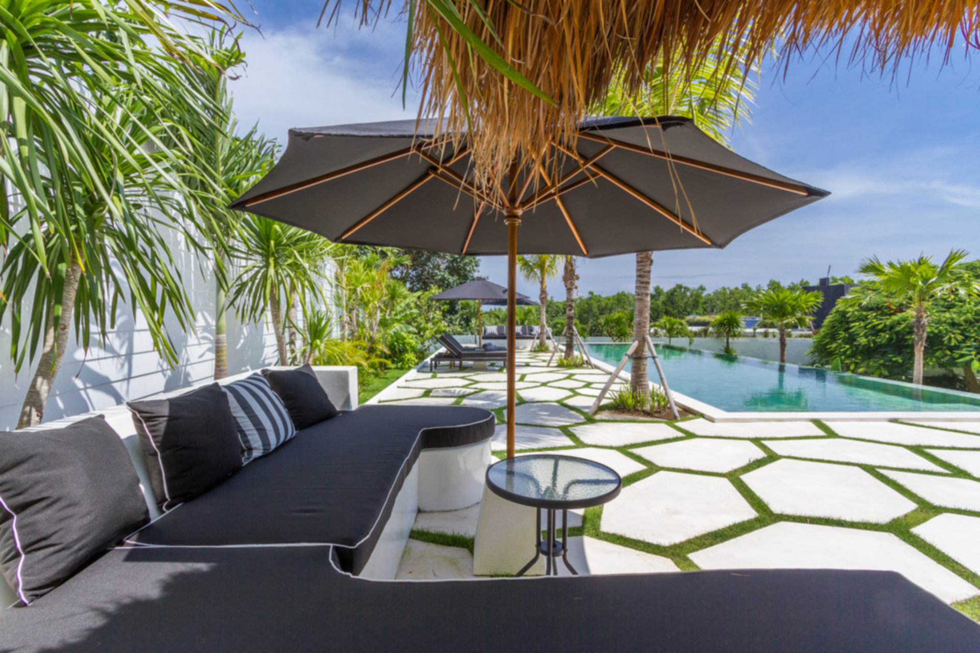 Stellen Sie sich vor, Ihre Familie mietet eine luxuriöse Ferienvilla mit 5 Schlafzimmern und atemberaubendem Meerblick, Bali Villa 2114