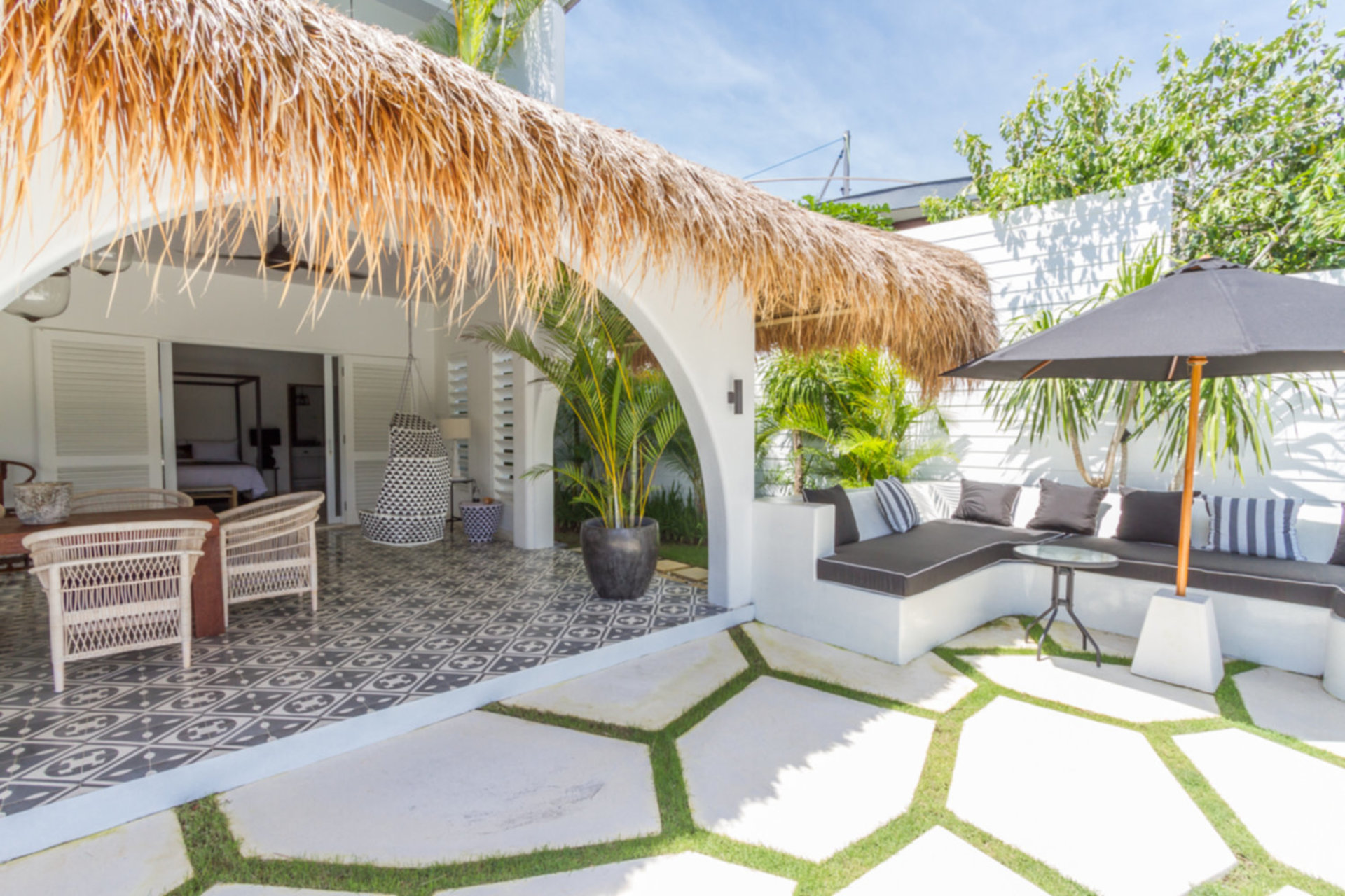 Stellen Sie sich vor, Ihre Familie mietet eine luxuriöse Ferienvilla mit 5 Schlafzimmern und atemberaubendem Meerblick, Bali Villa 2114