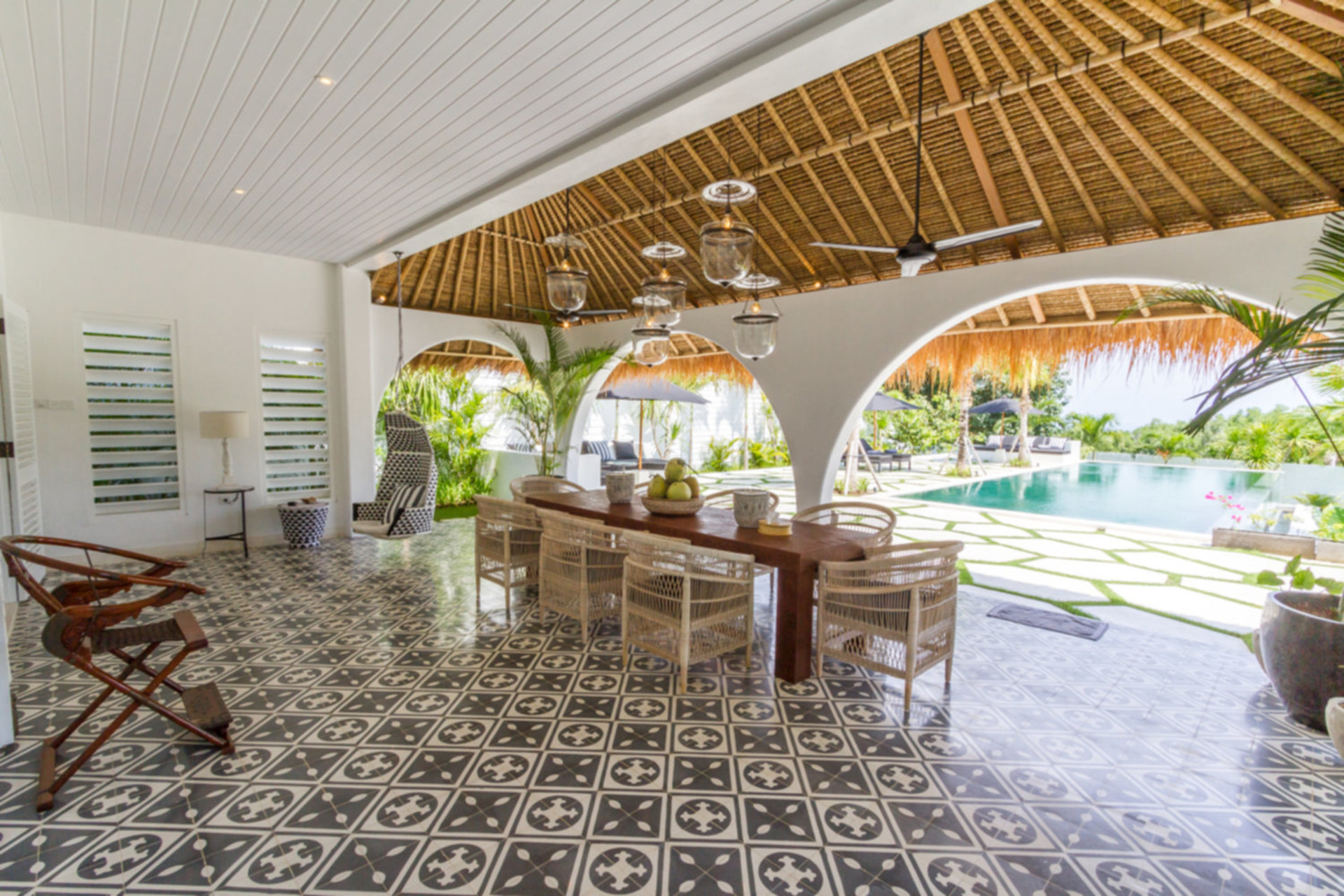 Stellen Sie sich vor, Ihre Familie mietet eine luxuriöse Ferienvilla mit 5 Schlafzimmern und atemberaubendem Meerblick, Bali Villa 2114