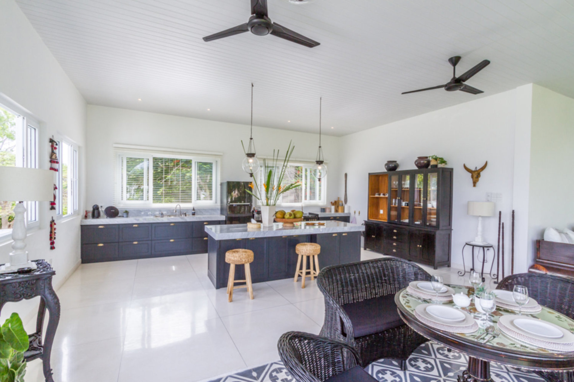Stellen Sie sich vor, Ihre Familie mietet eine luxuriöse Ferienvilla mit 5 Schlafzimmern und atemberaubendem Meerblick, Bali Villa 2114