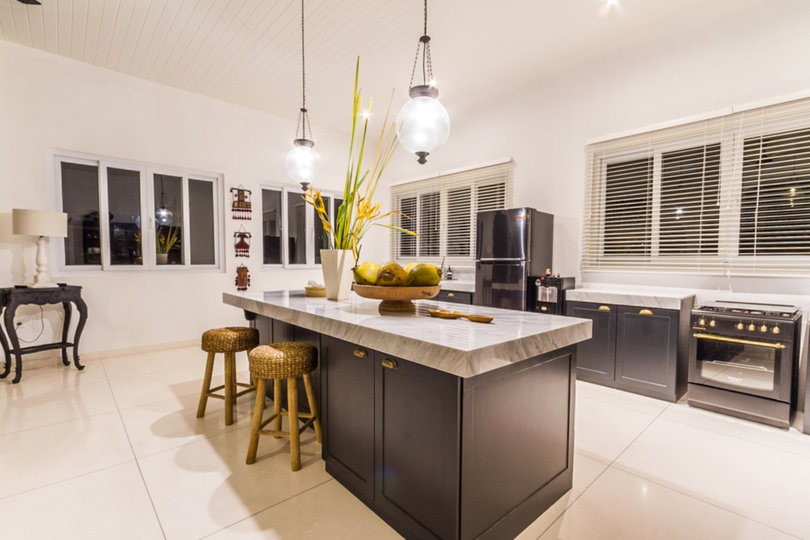 Stellen Sie sich vor, Ihre Familie mietet eine luxuriöse Ferienvilla mit 5 Schlafzimmern und atemberaubendem Meerblick, Bali Villa 2114