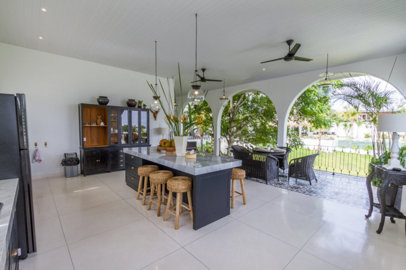 Stellen Sie sich vor, Ihre Familie mietet eine luxuriöse Ferienvilla mit 5 Schlafzimmern und atemberaubendem Meerblick, Bali Villa 2114