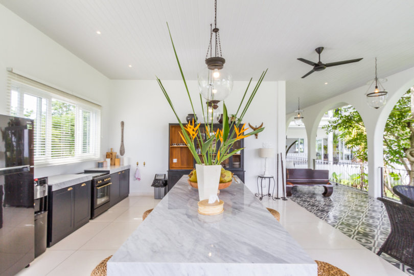 Stellen Sie sich vor, Ihre Familie mietet eine luxuriöse Ferienvilla mit 5 Schlafzimmern und atemberaubendem Meerblick, Bali Villa 2114
