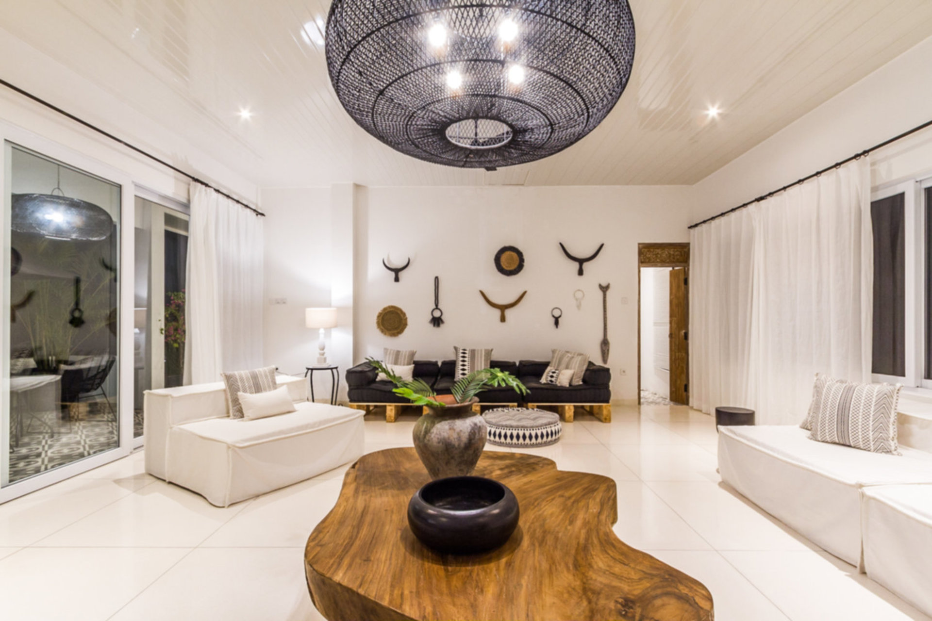 Stellen Sie sich vor, Ihre Familie mietet eine luxuriöse Ferienvilla mit 5 Schlafzimmern und atemberaubendem Meerblick, Bali Villa 2114