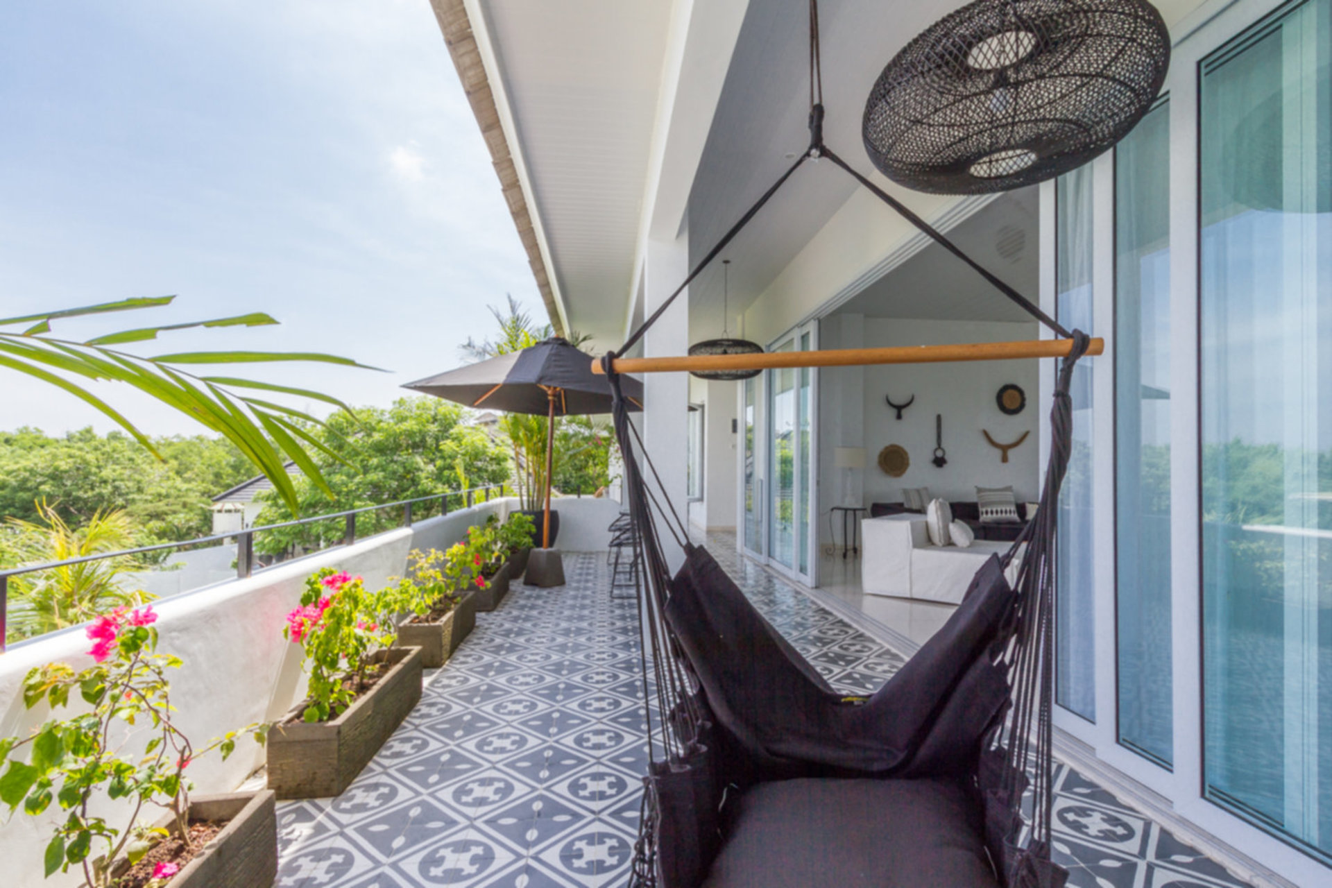 Stellen Sie sich vor, Ihre Familie mietet eine luxuriöse Ferienvilla mit 5 Schlafzimmern und atemberaubendem Meerblick, Bali Villa 2114