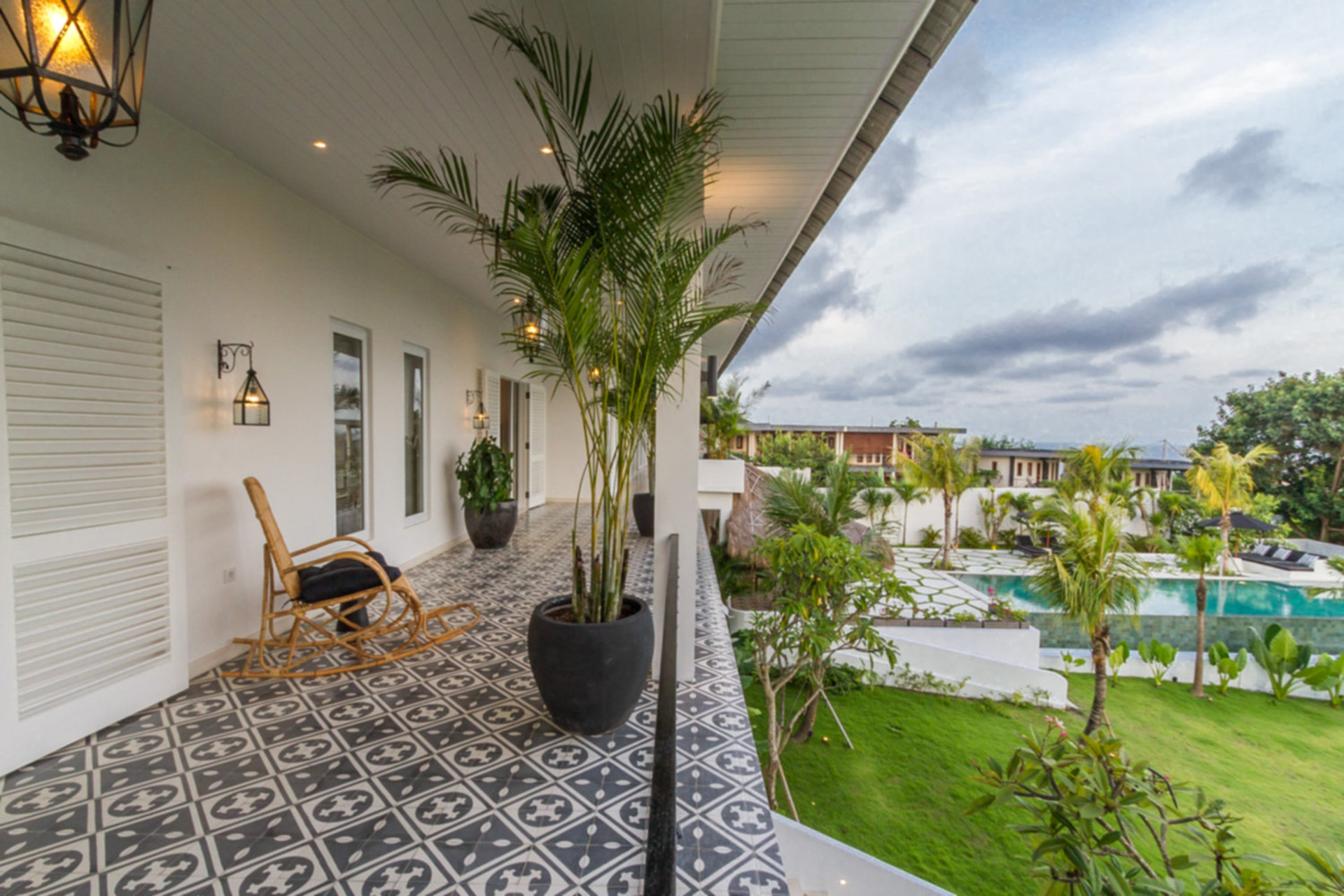 Stellen Sie sich vor, Ihre Familie mietet eine luxuriöse Ferienvilla mit 5 Schlafzimmern und atemberaubendem Meerblick, Bali Villa 2114