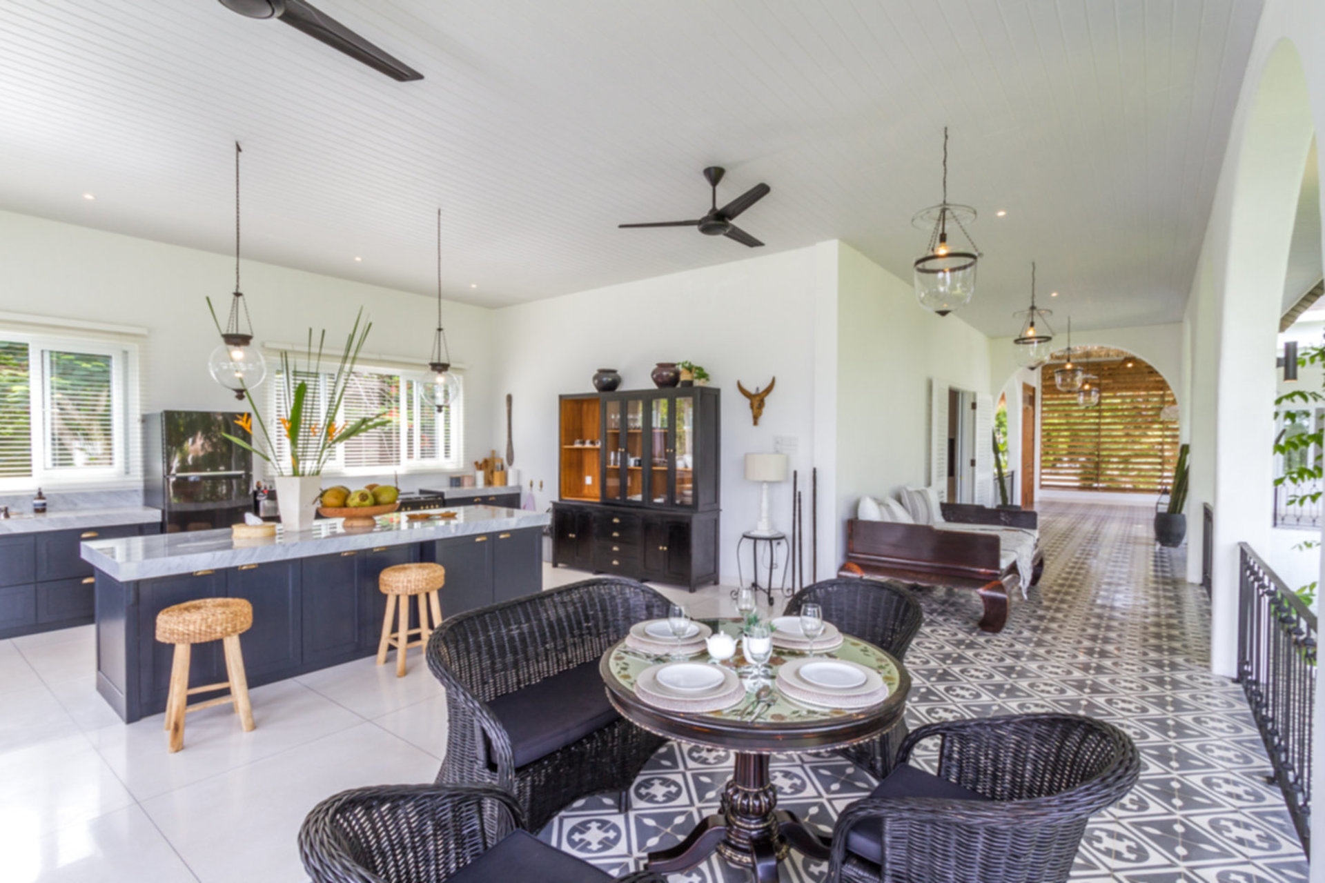 Stellen Sie sich vor, Ihre Familie mietet eine luxuriöse Ferienvilla mit 5 Schlafzimmern und atemberaubendem Meerblick, Bali Villa 2114