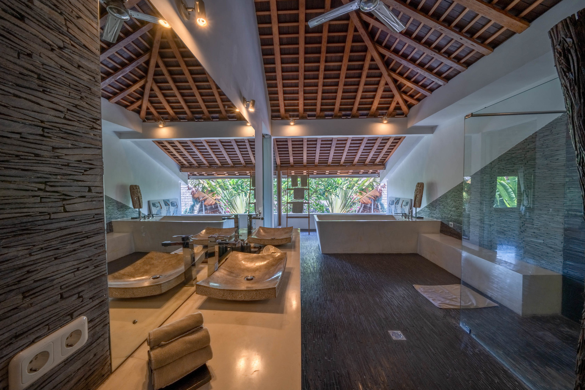 Luxuriöses 4-Schlafzimmer-Refugium in der Nähe des Double Six Beach, Bali Villa 2116