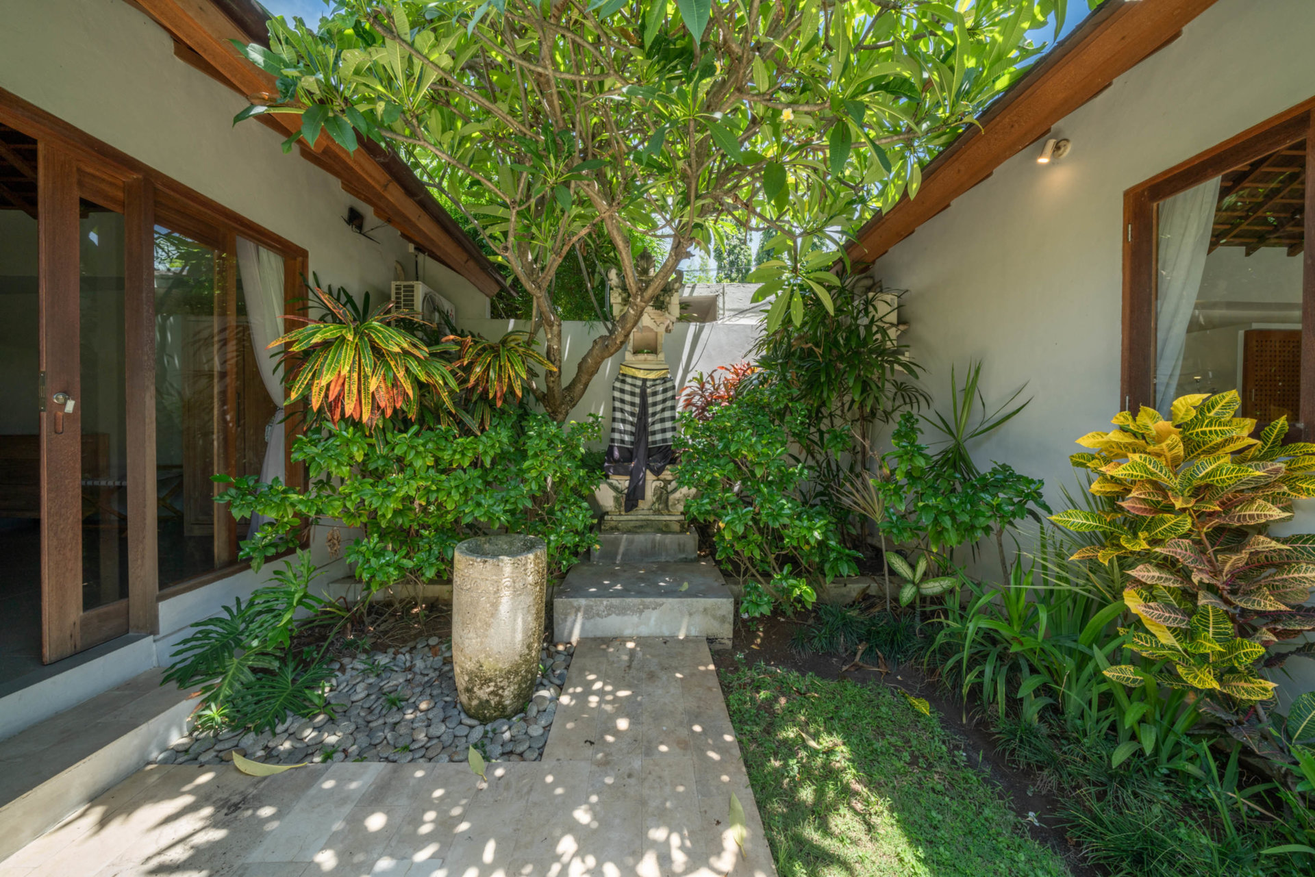 Luxuriöses 4-Schlafzimmer-Refugium in der Nähe des Double Six Beach, Bali Villa 2116