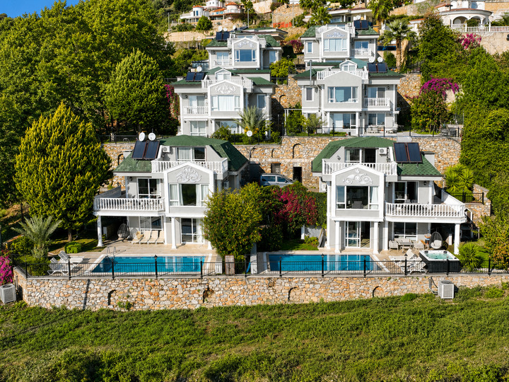 5 Star Villa Harmony – Sea & Mountain Escape