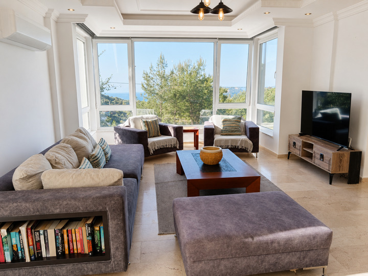 5 Star Villa Harmony – Sea & Mountain Escape