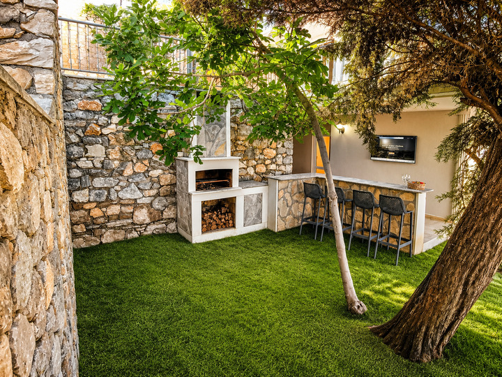 5 Star Villa Harmony – Sea & Mountain Escape