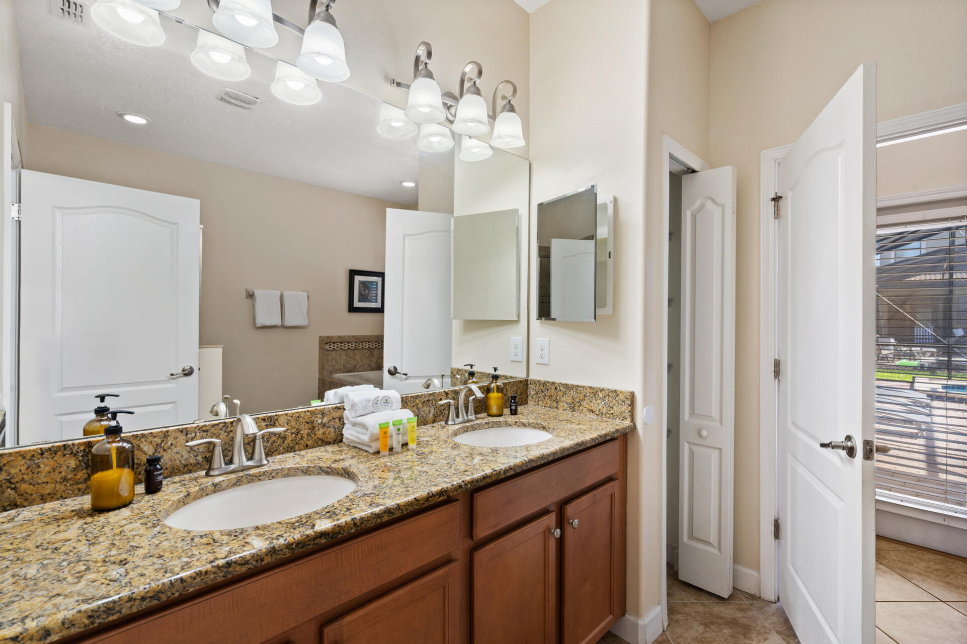 Master King Bathroom 1 Downstairs