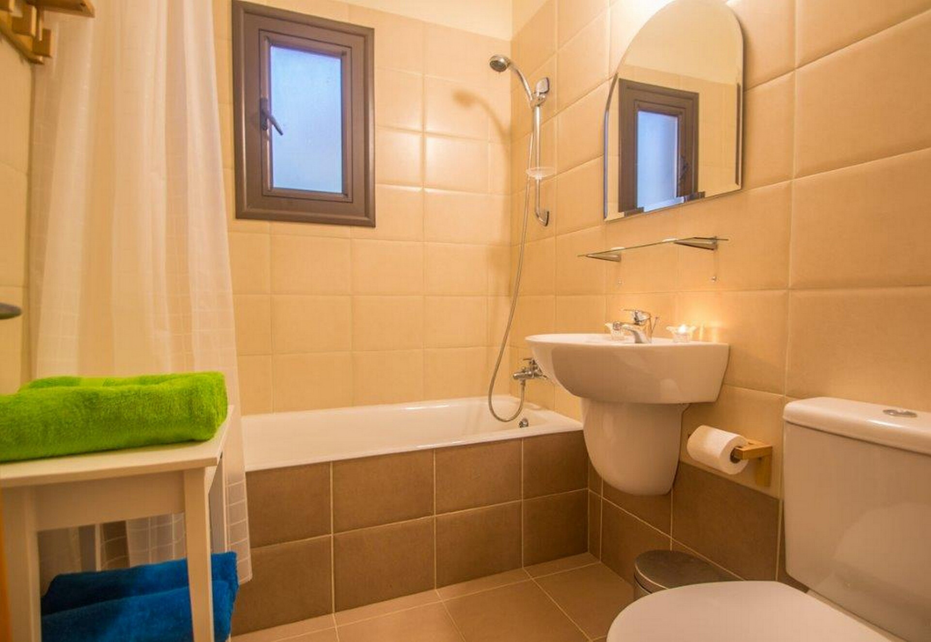 Mieten Sie eine Luxusvilla in der Nähe von allem, Famagusta Villa 1019