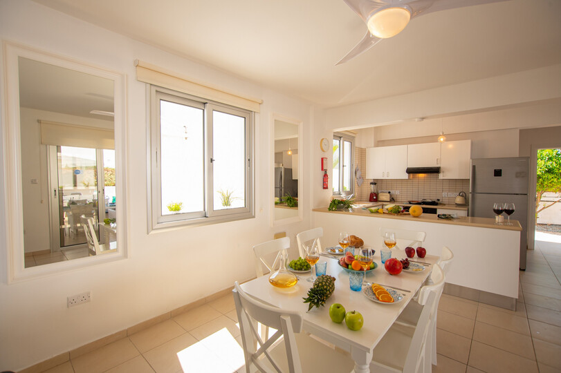 Mieten Sie eine luxuriöse 3-Zimmer-Strandvilla, Famagusta Villa 1020